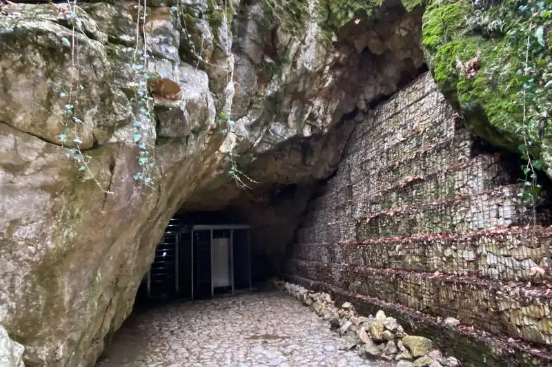 Die Höhle im Zitadellental, Postavaru-Gebirge